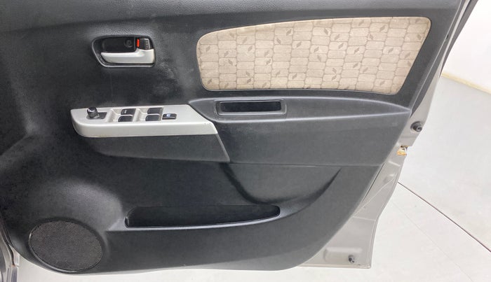 2013 Maruti Wagon R 1.0 VXI, Petrol, Manual, 67,593 km, Driver Side Door Panels Control