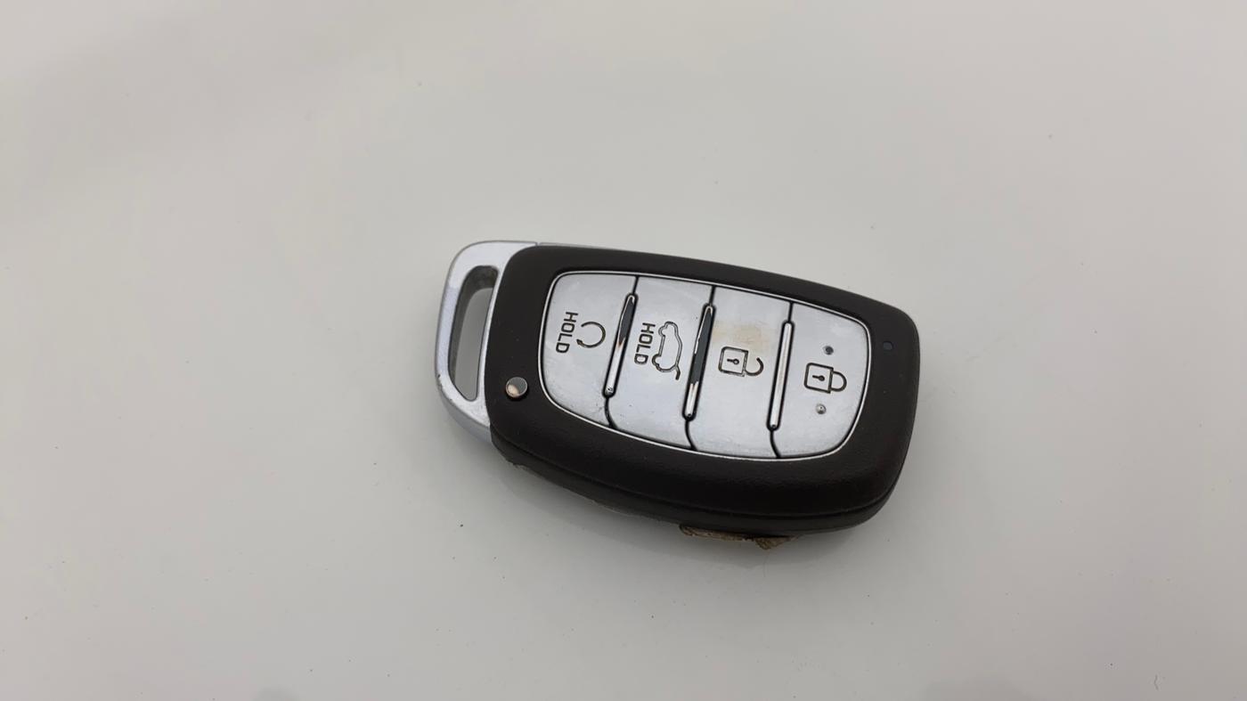 2023 Hyundai VENUE SX (O) 1.0 TURBO DCT, Petrol, Automatic, 20,931 km, Key Close Up
