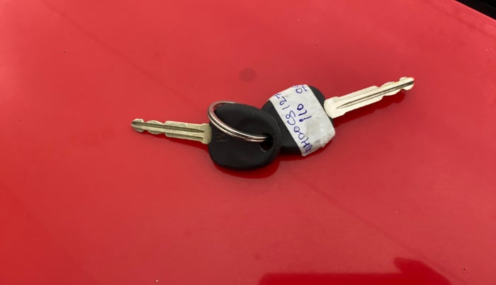 2013 Hyundai i10 MAGNA 1.1, Petrol, Manual, 1,04,719 km, Key Close Up