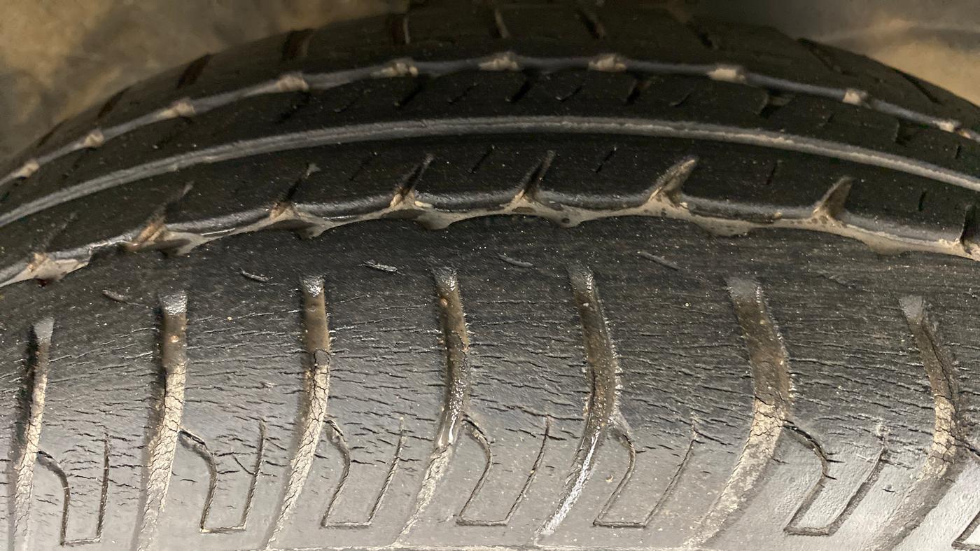 2015 Maruti Wagon R 1.0 VXI, Petrol, Manual, 22,684 km, Right Front Tyre Tread