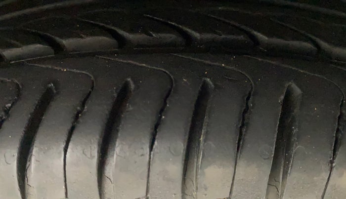 2014 Ford Ecosport TITANIUM 1.5L PETROL AT, Petrol, Automatic, 60,186 km, Right Front Tyre Tread