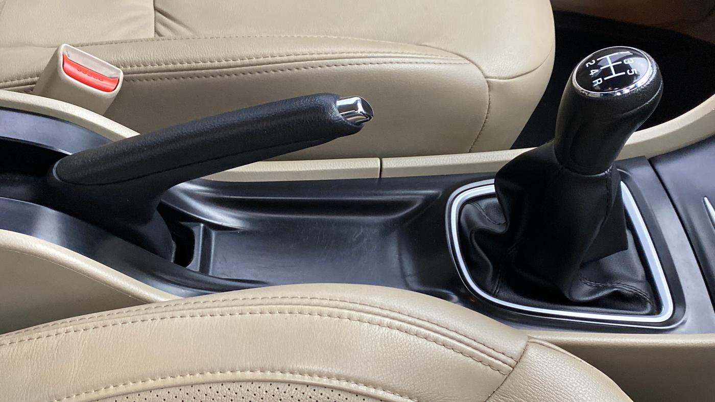 2020 Maruti Ciaz ALPHA 1.5 MT VTVT SHVS, Petrol, Manual, 68,837 km, Gear Lever