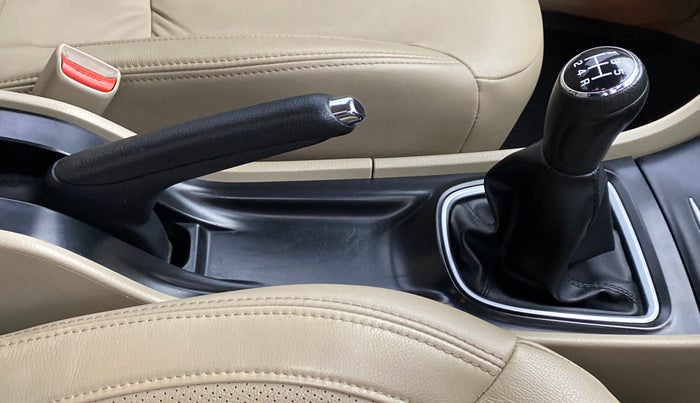 2020 Maruti Ciaz ALPHA 1.5 MT VTVT SHVS, Petrol, Manual, 68,837 km, Gear Lever