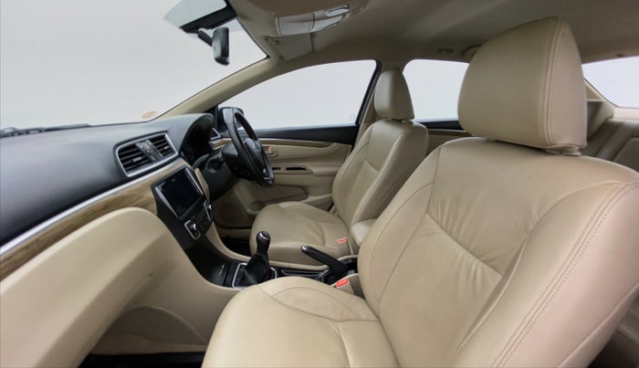 2020 Maruti Ciaz ALPHA 1.5 MT VTVT SHVS, Petrol, Manual, 68,837 km, Right Side Front Door Cabin