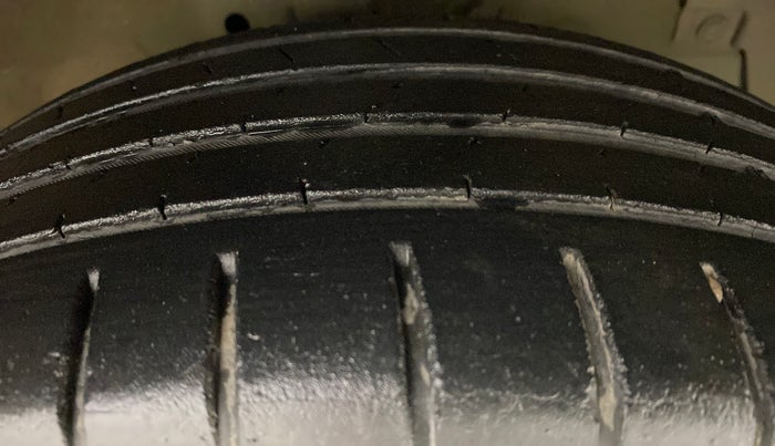 2020 Maruti Ciaz ALPHA 1.5 MT VTVT SHVS, Petrol, Manual, 68,837 km, Right Front Tyre Tread
