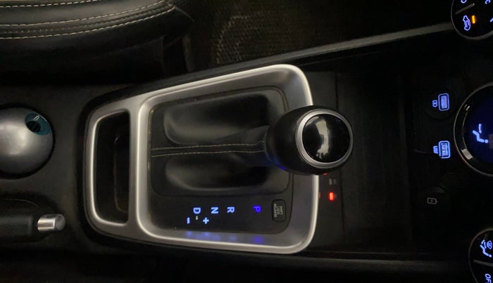 2020 Hyundai VENUE SX PLUS 1.0 TURBO DCT, Petrol, Automatic, 41,415 km, Gear Lever