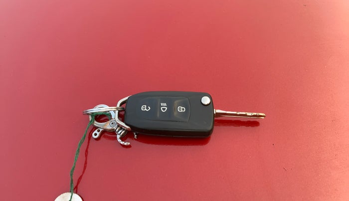 2018 Tata Tiago XT PETROL, Petrol, Manual, 75,335 km, Key Close Up