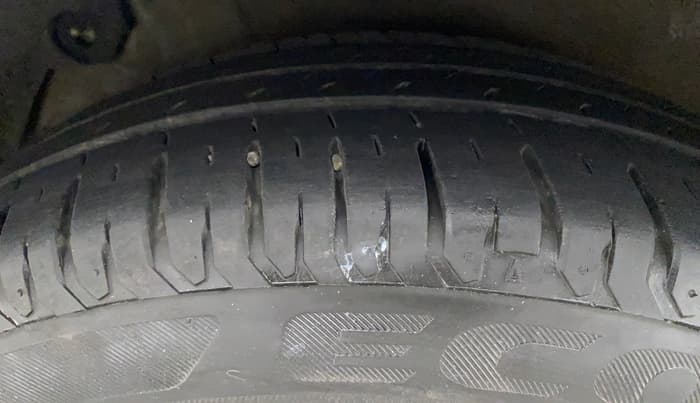 2012 Hyundai Verna FLUIDIC 1.6 VTVT EX, Petrol, Manual, 75,776 km, Right Rear Tyre Tread