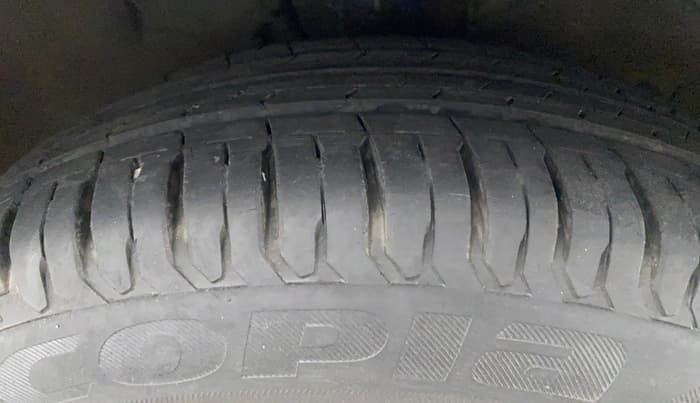 2012 Hyundai Verna FLUIDIC 1.6 VTVT EX, Petrol, Manual, 75,776 km, Right Front Tyre Tread