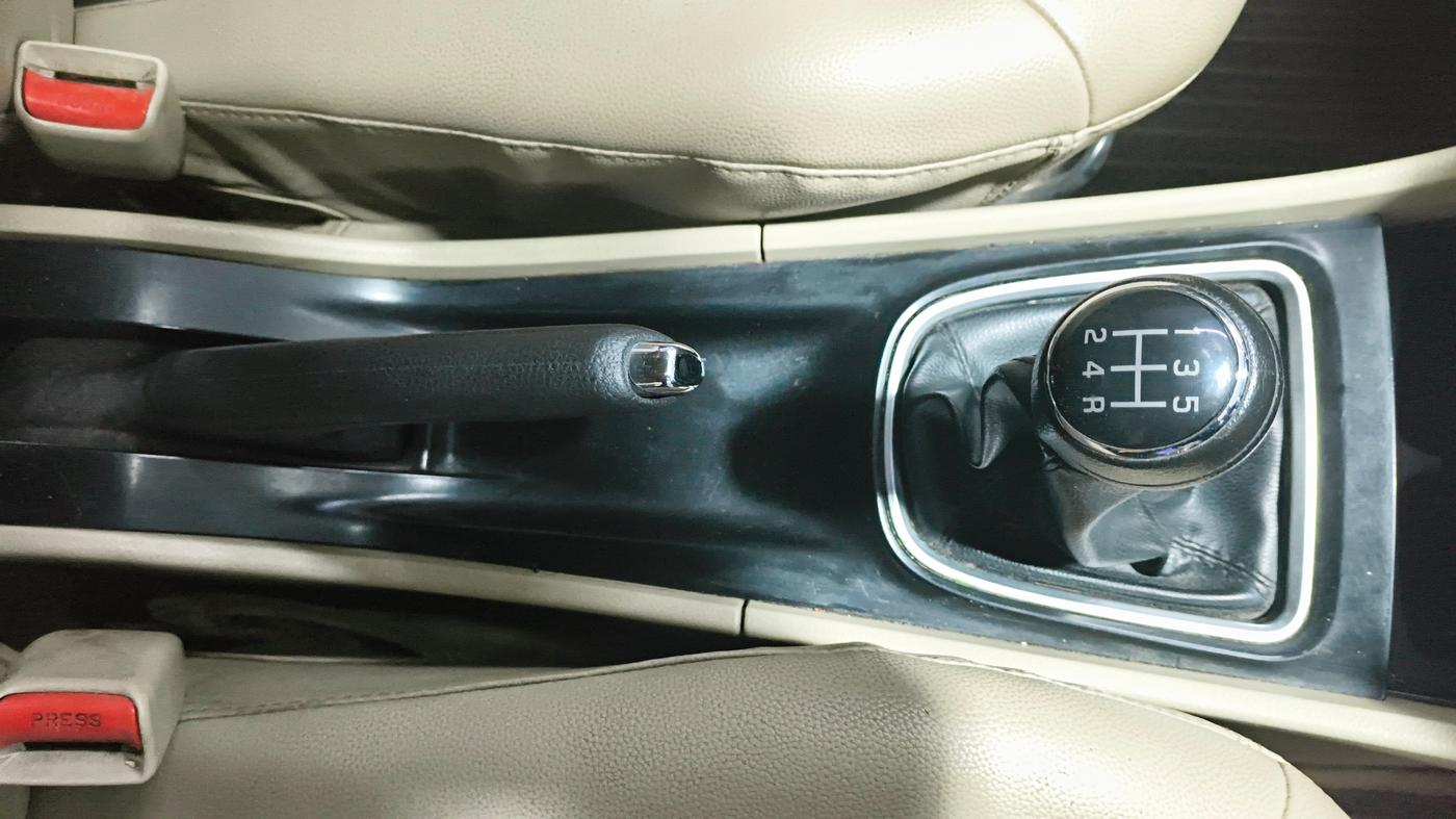 2016 Maruti Ciaz VDI+ SHVS, Diesel, Manual, 73,092 km, Gear Lever