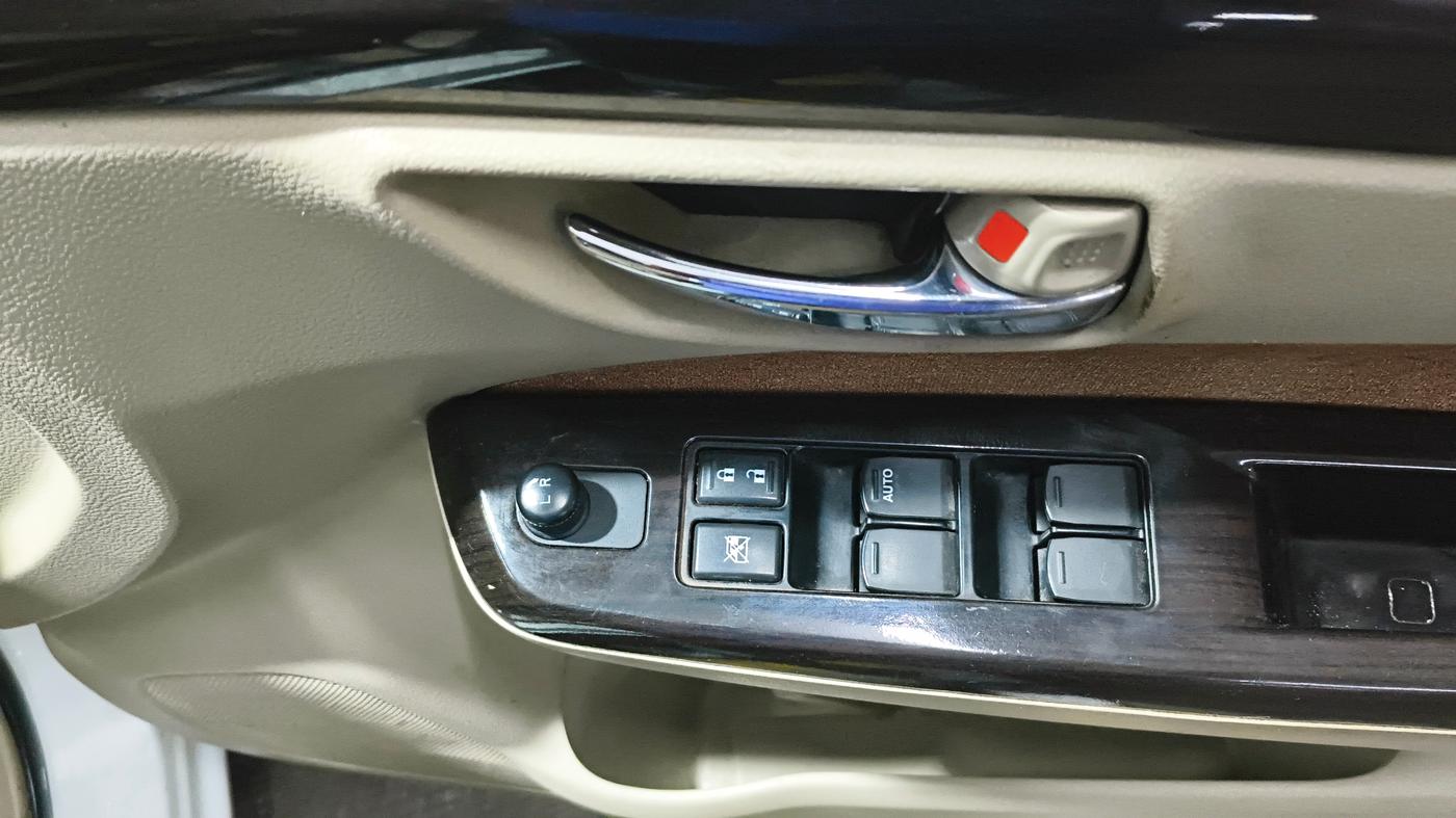 2016 Maruti Ciaz VDI+ SHVS, Diesel, Manual, 73,092 km, Driver Side Door Panels Control