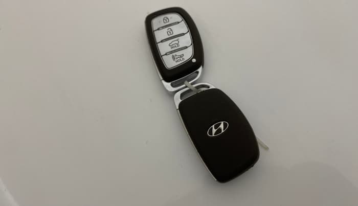 2023 Hyundai NEW I20 ASTA (O) 1.2 IVT, Petrol, Automatic, 41,430 km, Key Close Up