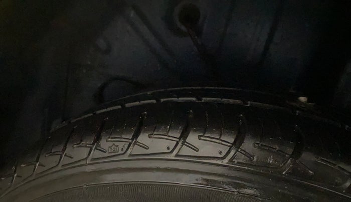 2020 Maruti Ciaz DELTA 1.5 SHVS MT PETROL, Petrol, Manual, 93,832 km, Left Rear Tyre Tread