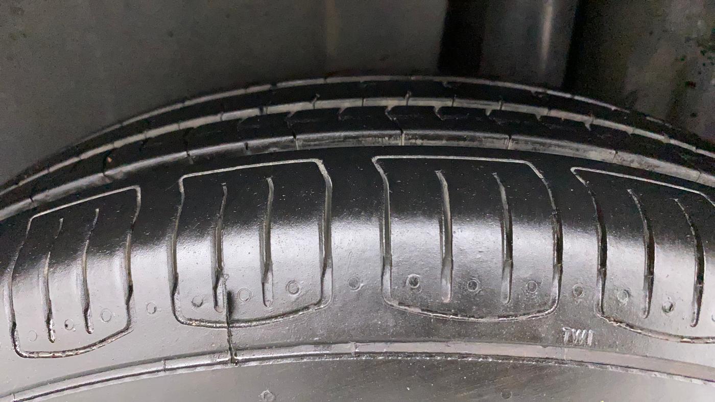 2017 Maruti Swift VDI, Diesel, Manual, 1,12,727 km, Left Rear Tyre Tread