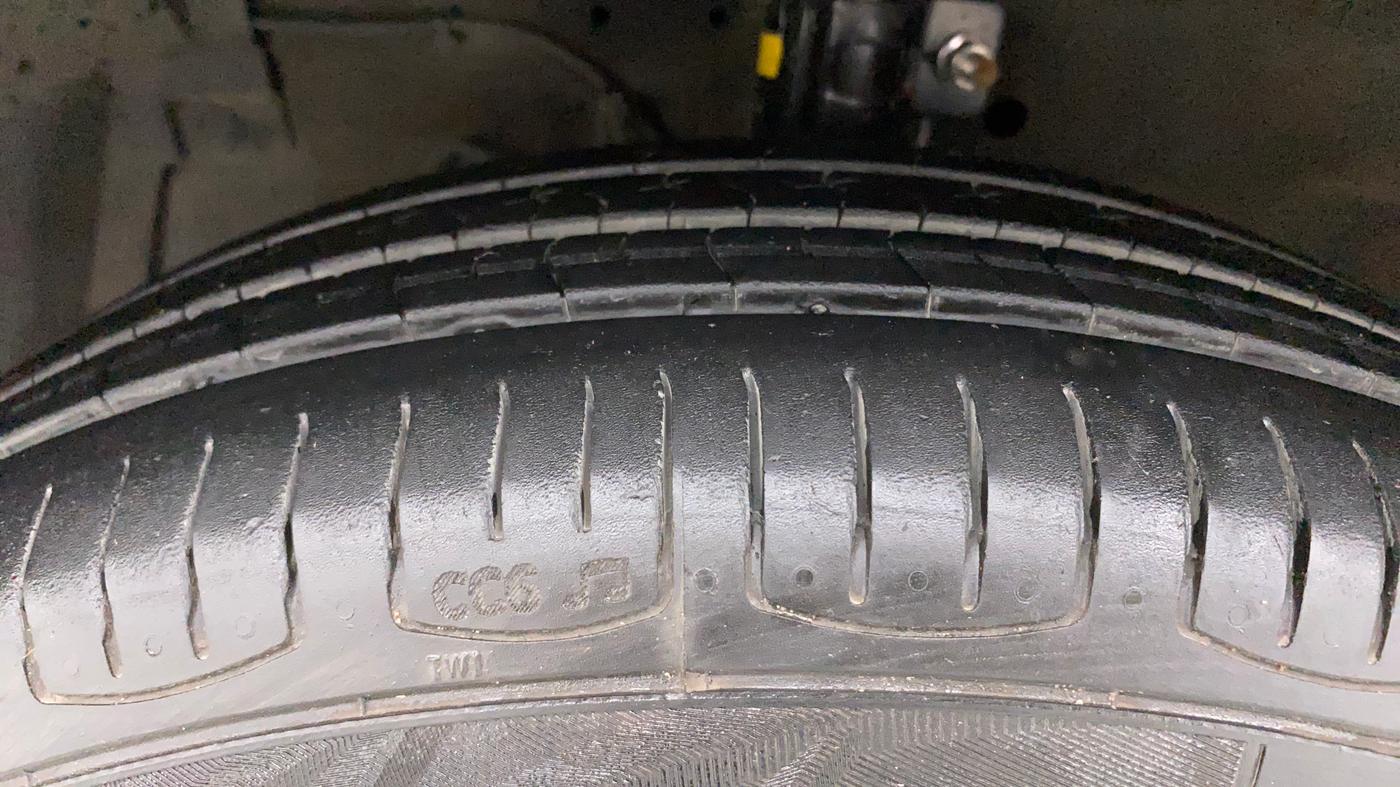 2017 Maruti Swift VDI, Diesel, Manual, 1,12,727 km, Left Front Tyre Tread