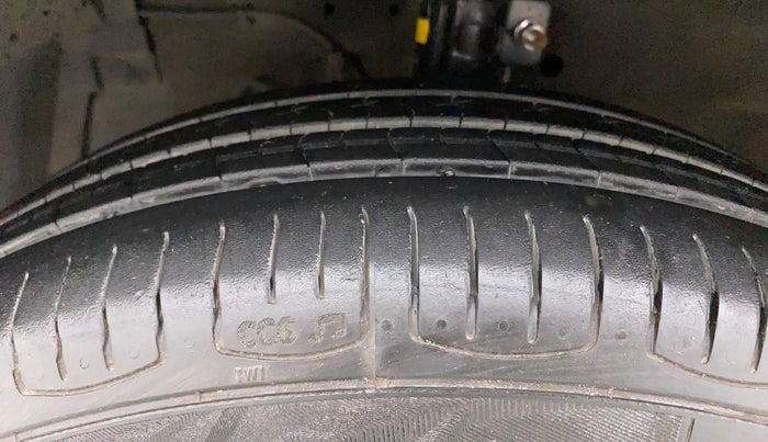 2017 Maruti Swift VDI, Diesel, Manual, 1,12,727 km, Left Front Tyre Tread