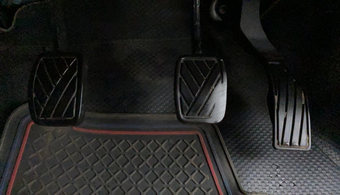 2017 Maruti Swift VDI, Diesel, Manual, 1,12,727 km, Pedals