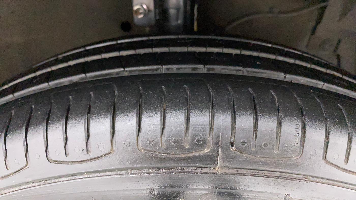 2017 Maruti Swift VDI, Diesel, Manual, 1,12,727 km, Right Front Tyre Tread