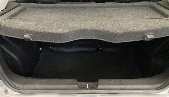 2016 Maruti Baleno DELTA PETROL 1.2, Petrol, Manual, 1,03,055 km, Boot Inside
