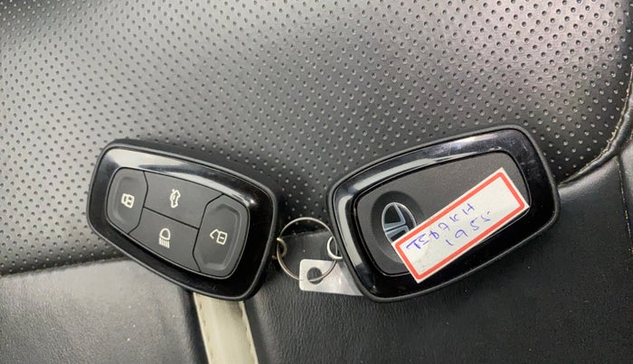 2024 Tata NEXON CREATIVE + 1.2 PETROL, Petrol, Manual, 8,276 km, Key Close Up