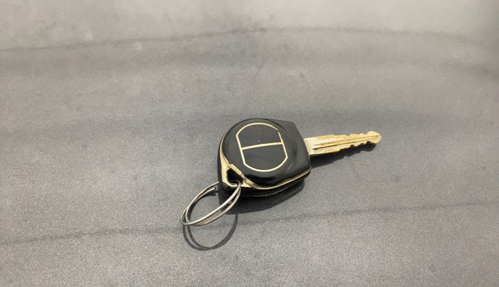 2016 Maruti Swift VXI, Petrol, Manual, 1,02,697 km, Key Close Up