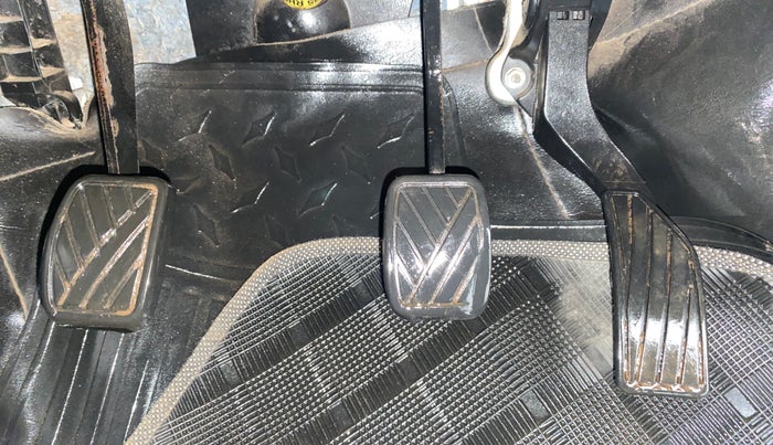 2016 Maruti Swift VXI, Petrol, Manual, 1,02,697 km, Pedals