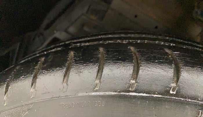 2016 Maruti Swift VXI, Petrol, Manual, 1,02,697 km, Left Front Tyre Tread