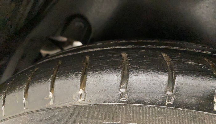 2016 Maruti Swift VXI, Petrol, Manual, 1,02,697 km, Left Rear Tyre Tread