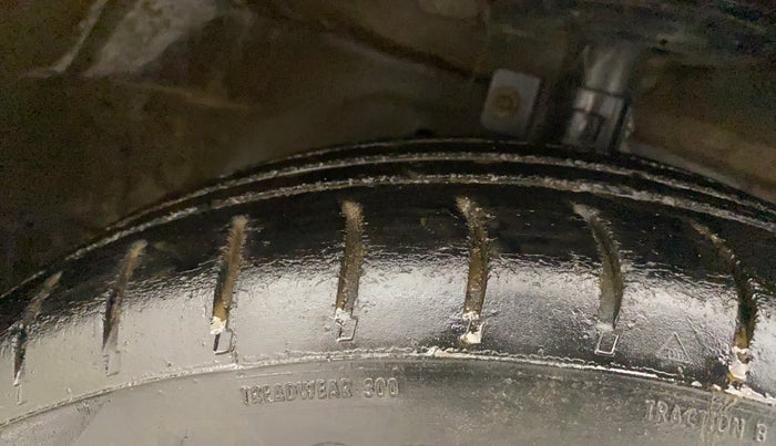 2016 Maruti Swift VXI, Petrol, Manual, 1,02,697 km, Right Front Tyre Tread