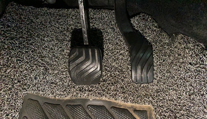 2021 Renault Kiger RXT AMT DUAL TONE, Petrol, Automatic, 18,454 km, Pedals