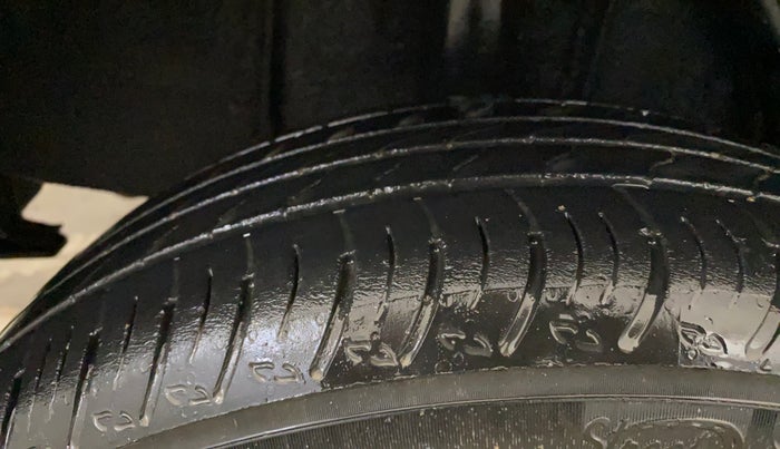 2021 Renault Kiger RXT AMT DUAL TONE, Petrol, Automatic, 18,454 km, Right Rear Tyre Tread