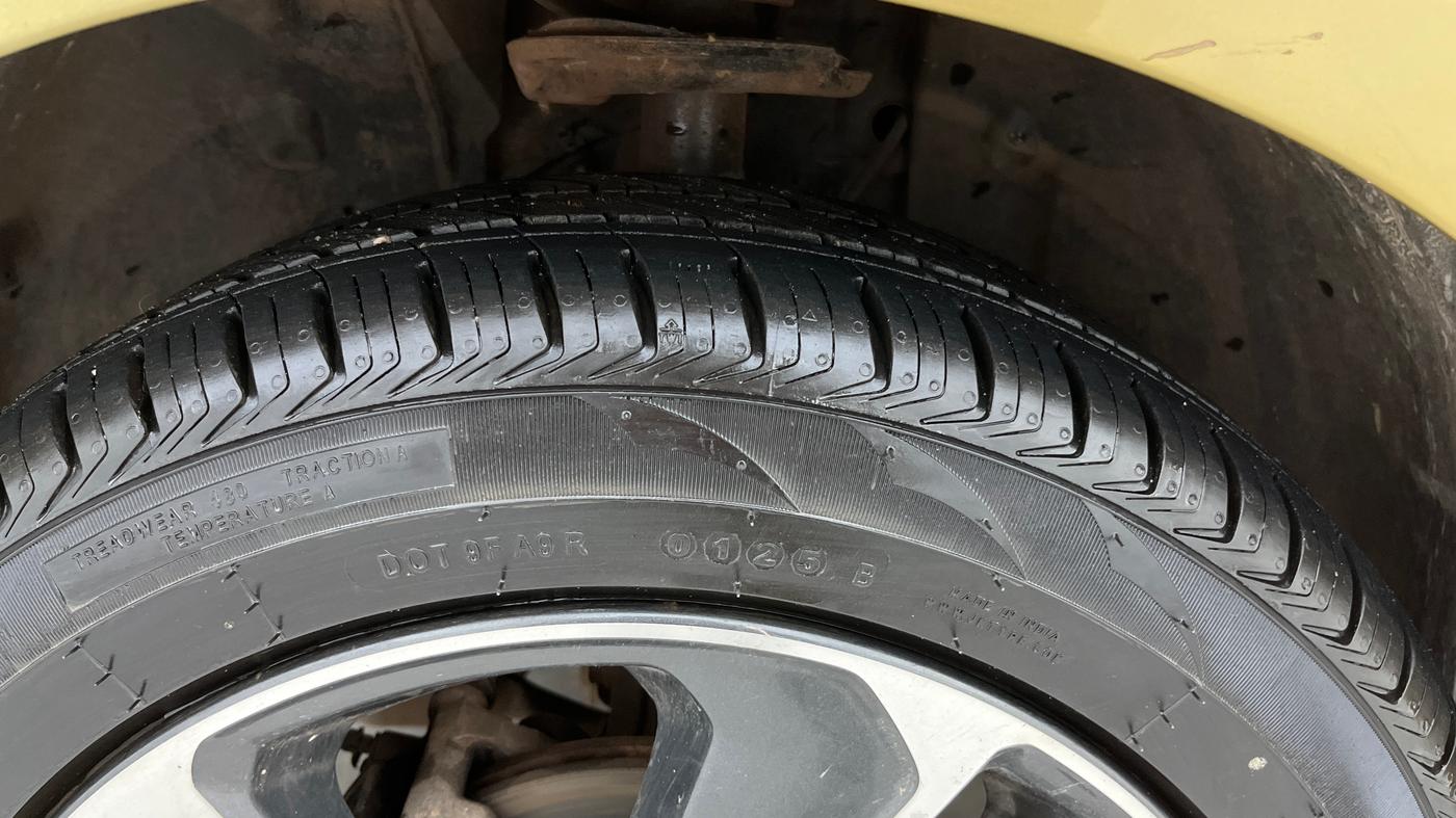 2020 Tata ALTROZ XZ PETROL, Petrol, Manual, 43,742 km, Left Front Tyre Tread