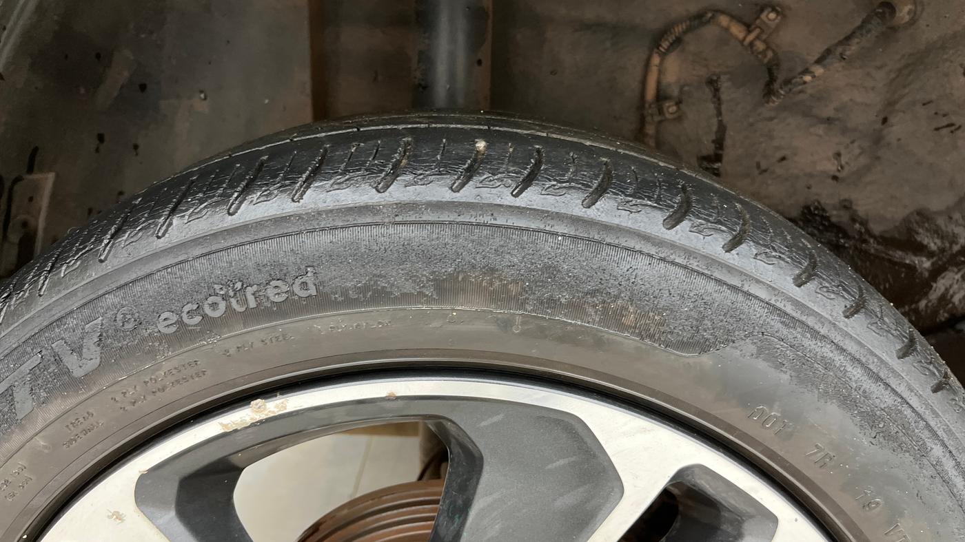 2020 Tata ALTROZ XZ PETROL, Petrol, Manual, 43,742 km, Right Rear Tyre Tread