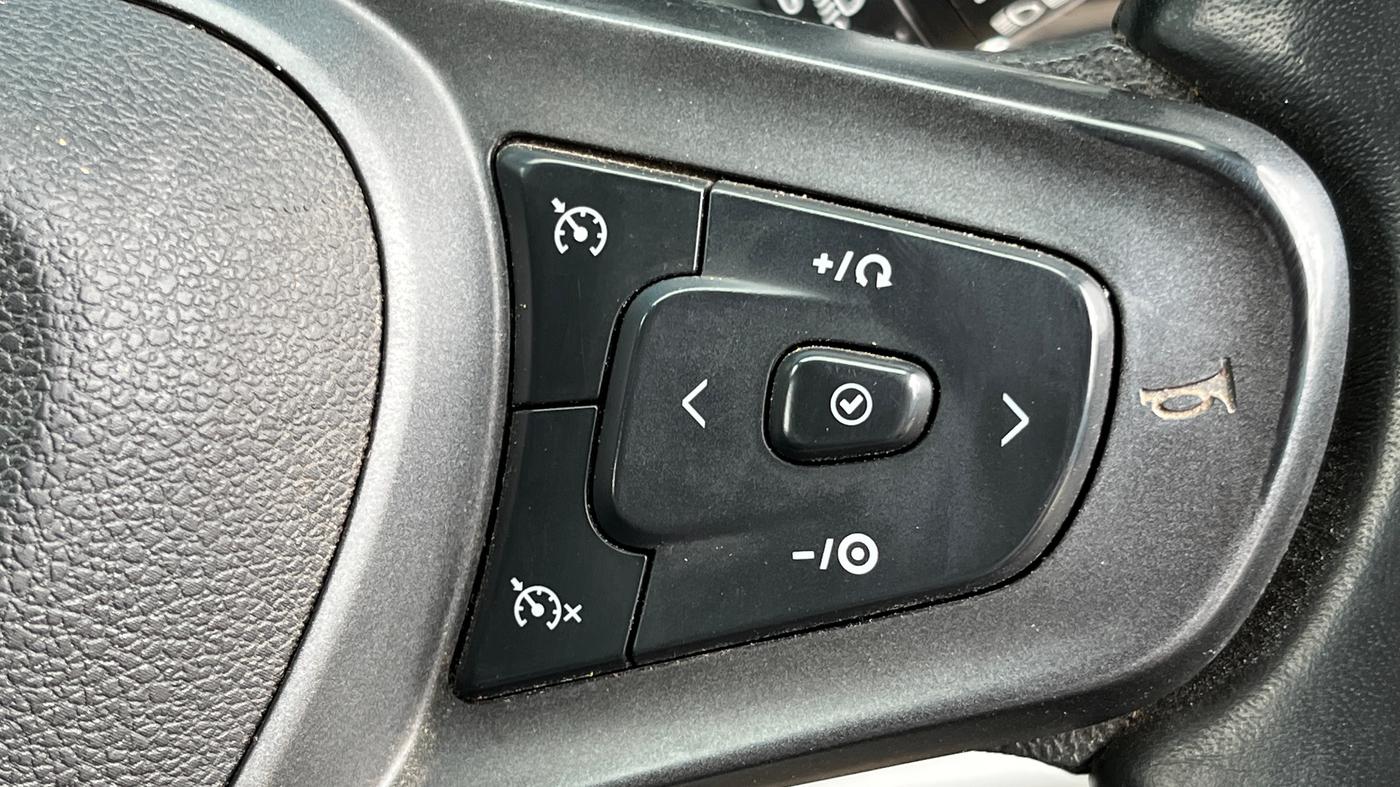 2020 Tata ALTROZ XZ PETROL, Petrol, Manual, 43,742 km, Adaptive Cruise Control