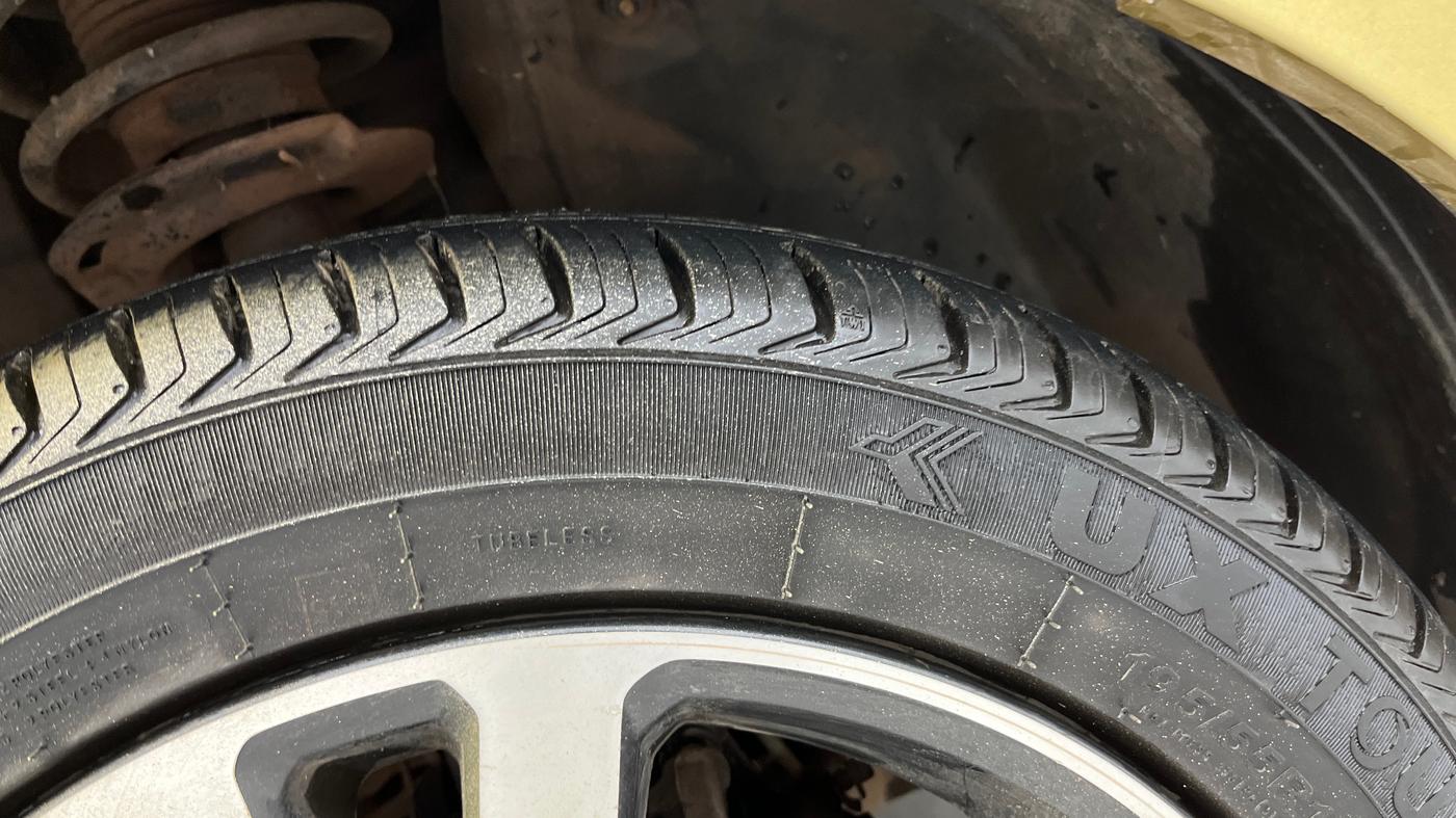 2020 Tata ALTROZ XZ PETROL, Petrol, Manual, 43,742 km, Right Front Tyre Tread