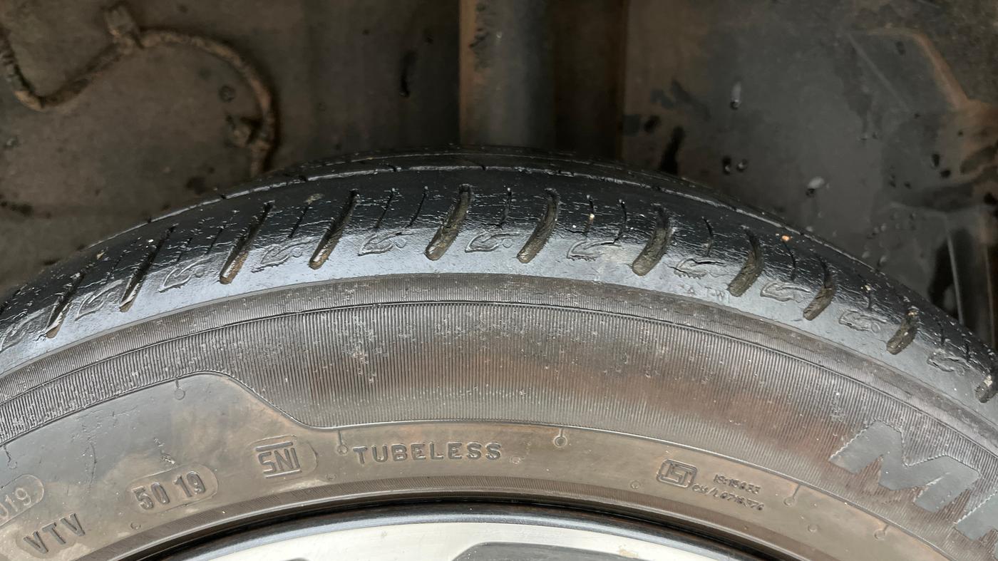 2020 Tata ALTROZ XZ PETROL, Petrol, Manual, 43,742 km, Left Rear Tyre Tread