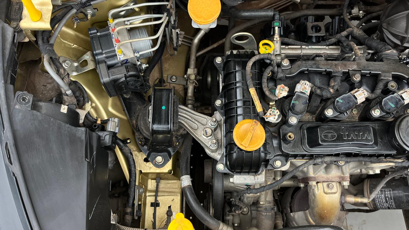 2020 Tata ALTROZ XZ PETROL, Petrol, Manual, 43,742 km, Engine View - Right
