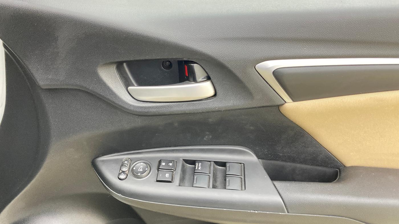 2019 Honda Jazz 1.2L I-VTEC VX CVT, Petrol, Automatic, 97,650 km, Driver Side Door Panels Control
