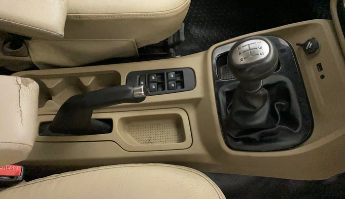 2016 Mahindra TUV300 T8, Diesel, Manual, 75,589 km, Gear Lever