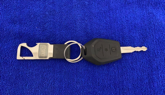 2016 Mahindra TUV300 T8, Diesel, Manual, 75,589 km, Key Close Up
