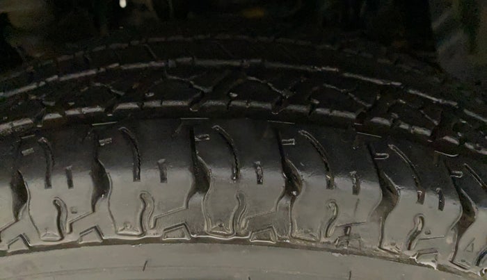 2016 Mahindra TUV300 T8, Diesel, Manual, 75,589 km, Left Front Tyre Tread