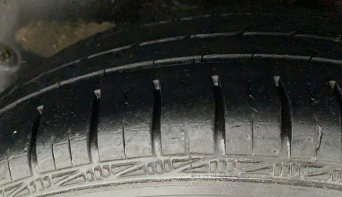 2011 Maruti Swift Dzire VXI, Petrol, Manual, 64,058 km, Left Rear Tyre Tread