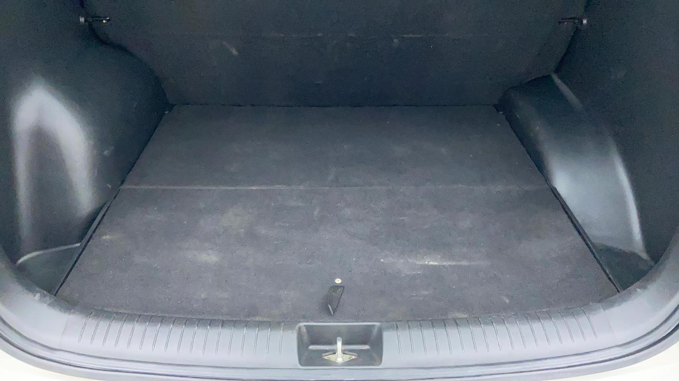 2016 Hyundai Creta BASE 1.6 PETROL, Petrol, Manual, 1,15,873 km, Boot Inside