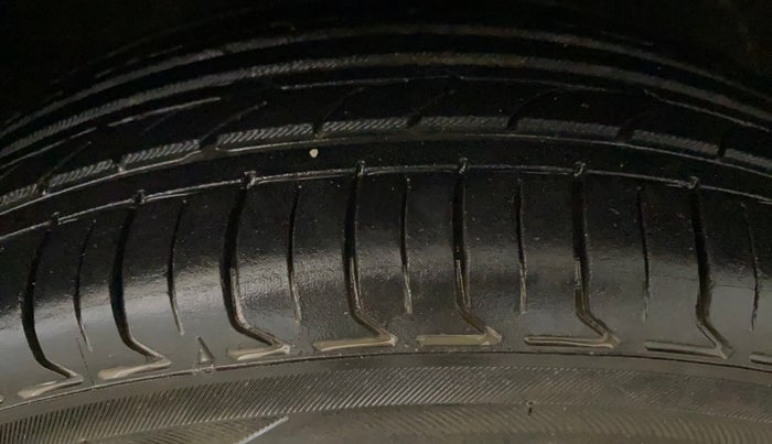 2018 Maruti Baleno DELTA PETROL 1.2, Petrol, Manual, 61,750 km, Right Front Tyre Tread