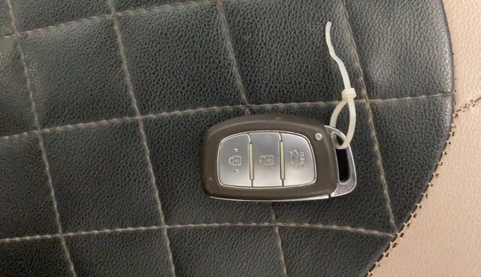 2016 Hyundai Grand i10 ASTA AT 1.2 KAPPA VTVT, Petrol, Automatic, 52,424 km, Key Close Up