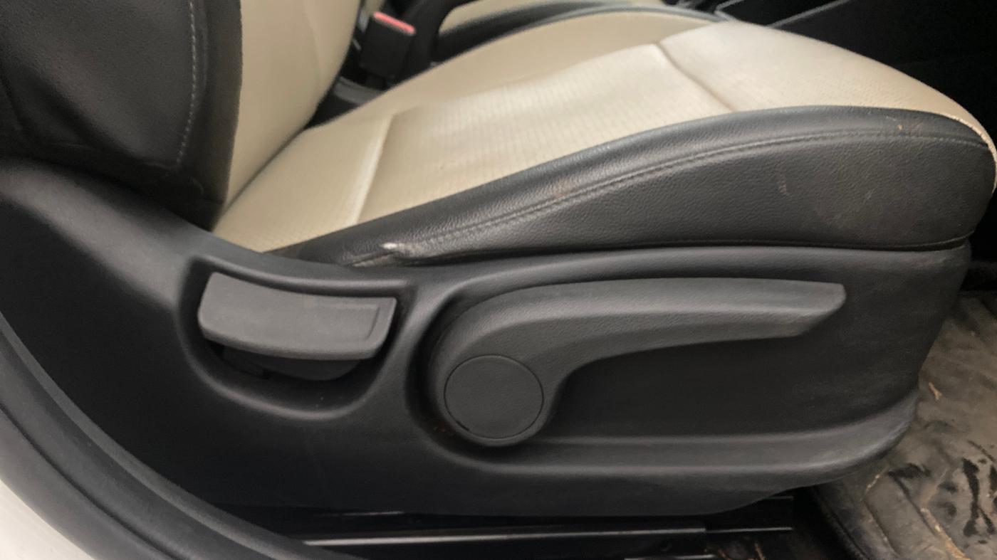 2018 Hyundai Verna 1.6 VTVT SX (O) AT, Petrol, Automatic, 35,642 km, Driver Side Adjustment Panel