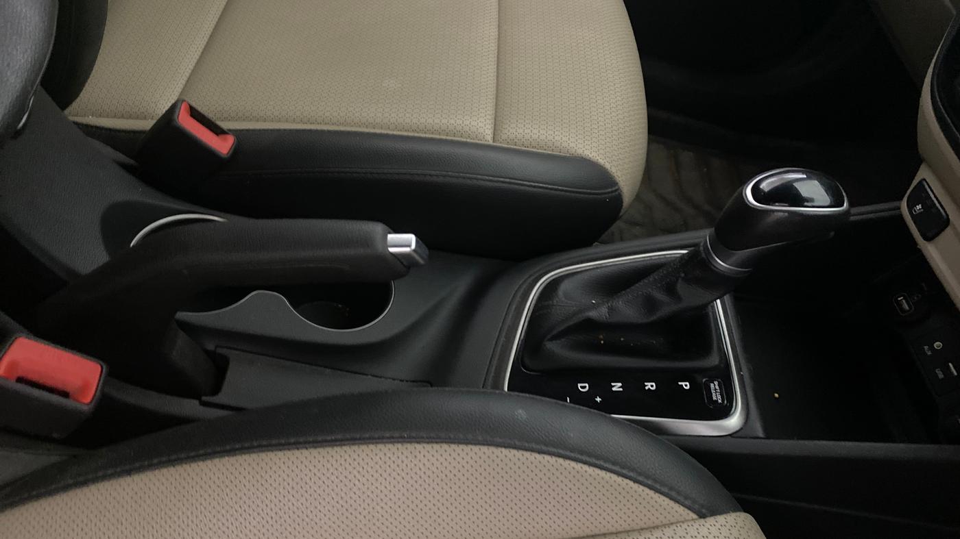 2018 Hyundai Verna 1.6 VTVT SX (O) AT, Petrol, Automatic, 35,642 km, Gear Lever