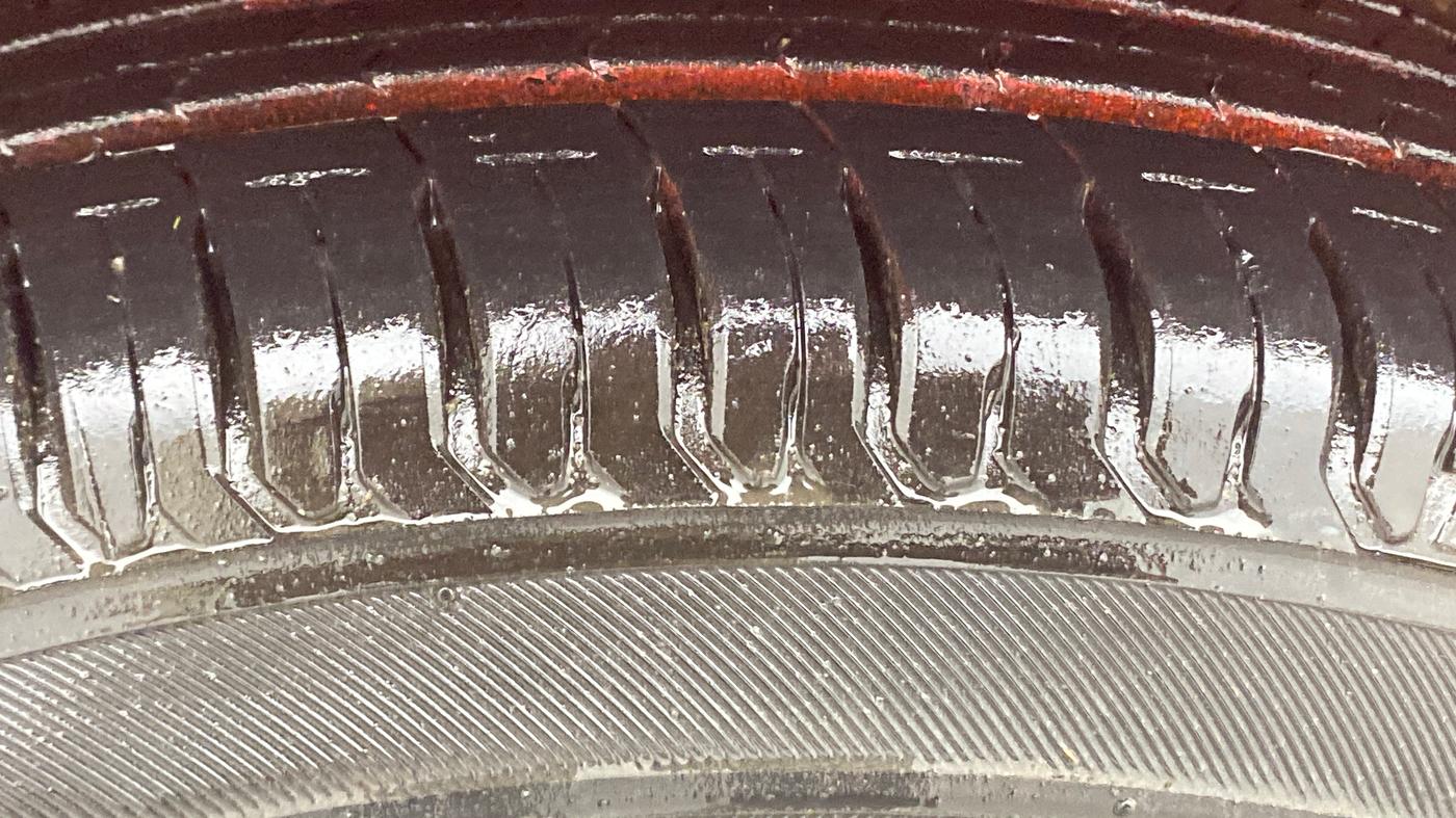 2021 Maruti Swift VXI, Petrol, Manual, 68,307 km, Left Front Tyre Tread