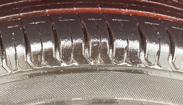 2021 Maruti Swift VXI, Petrol, Manual, 68,300 km, Left Front Tyre Tread