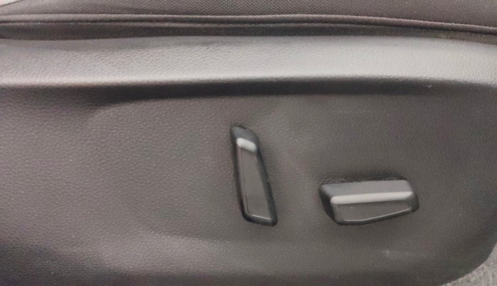 2023 KIA SELTOS  X LINE 1.5 TURBO PETROL DCT, Petrol, Automatic, 18,345 km, Driver Side Adjustment Panel